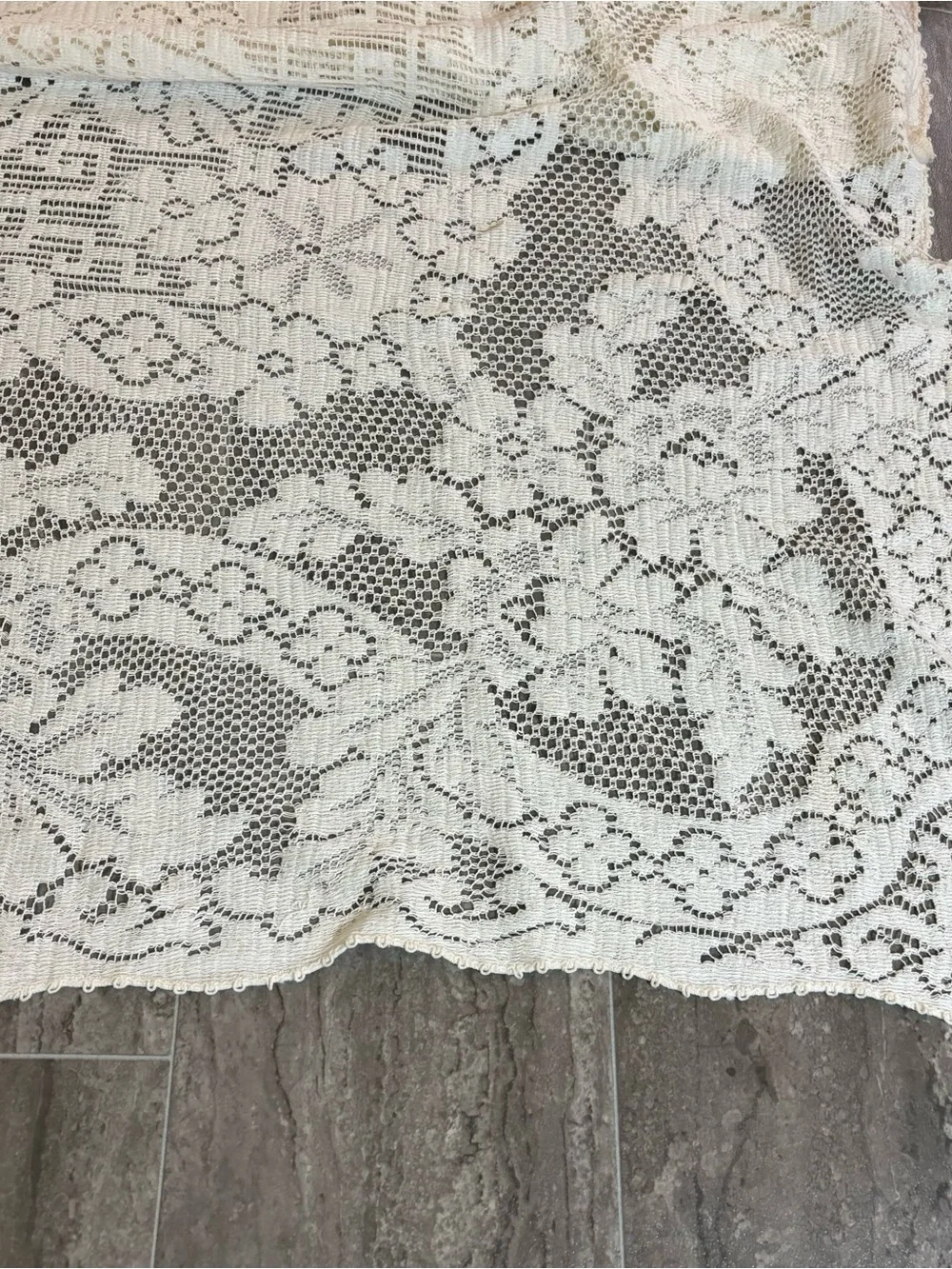 Vtg Quaker Lace Style Baroness Pattern Rectangular Tablecloth 70x52 White
